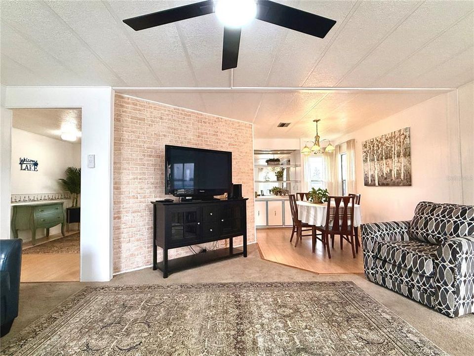 For Sale: $240,000 (2 beds, 2 baths, 1065 Square Feet)