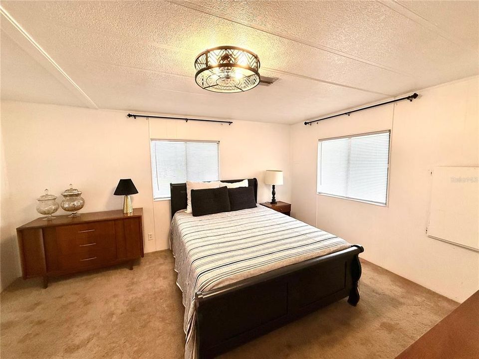 For Sale: $240,000 (2 beds, 2 baths, 1065 Square Feet)