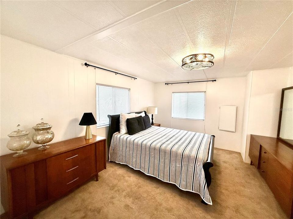 For Sale: $240,000 (2 beds, 2 baths, 1065 Square Feet)