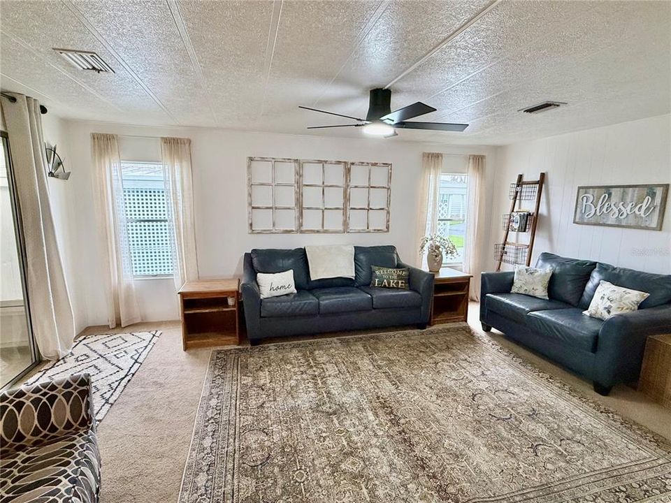 For Sale: $240,000 (2 beds, 2 baths, 1065 Square Feet)