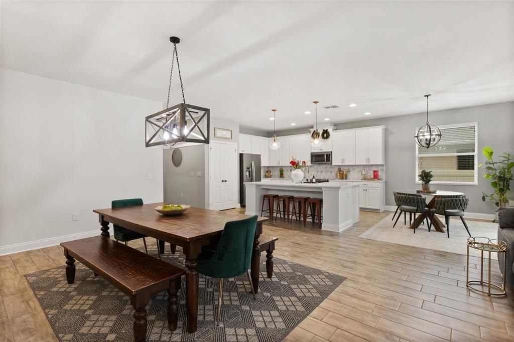 En Venta: $599,999 (4 camas, 3 baños, 2307 Pies cuadrados)