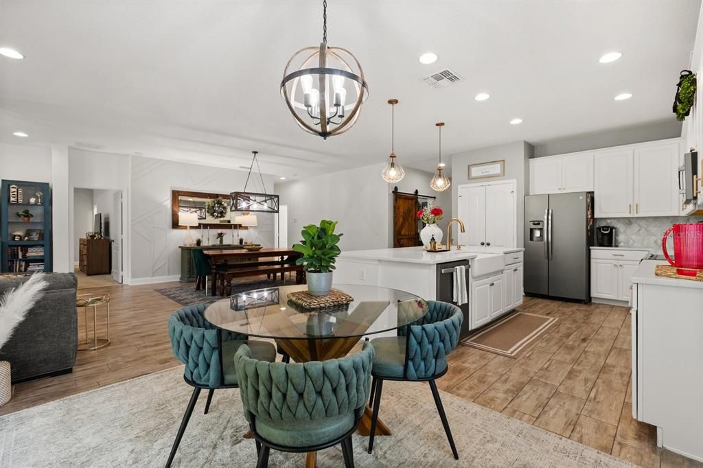 En Venta: $599,999 (4 camas, 3 baños, 2307 Pies cuadrados)