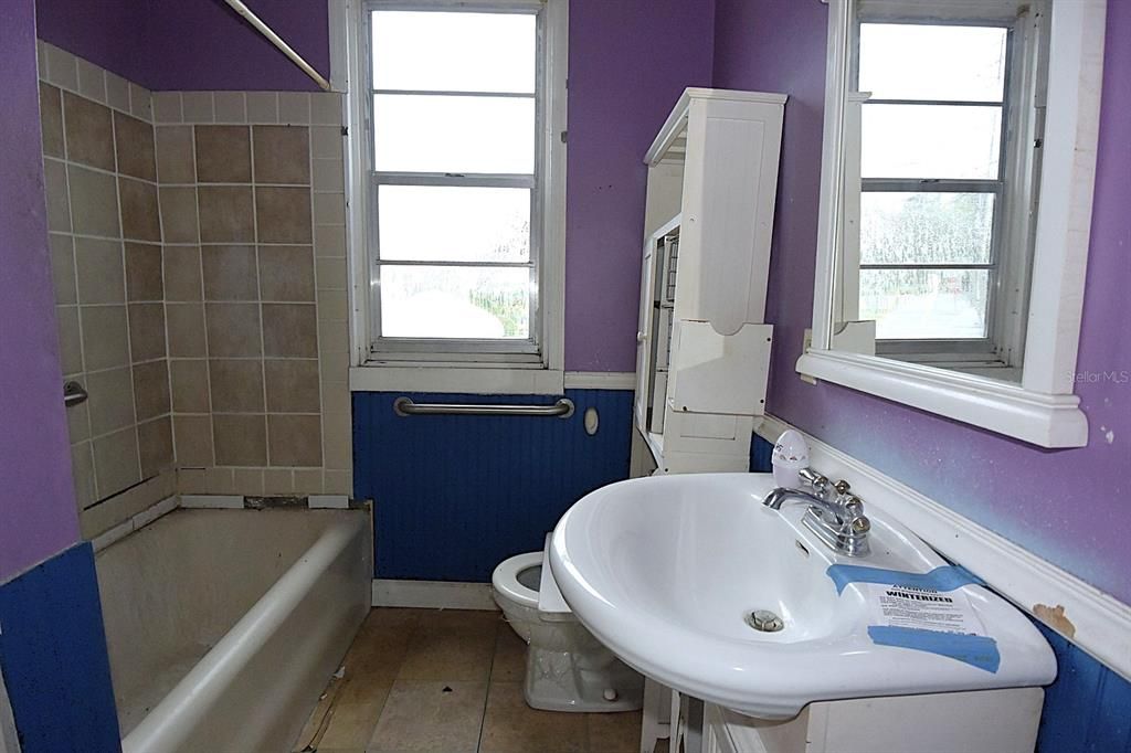 Activo con contrato: $74,900 (2 camas, 1 baños, 816 Pies cuadrados)