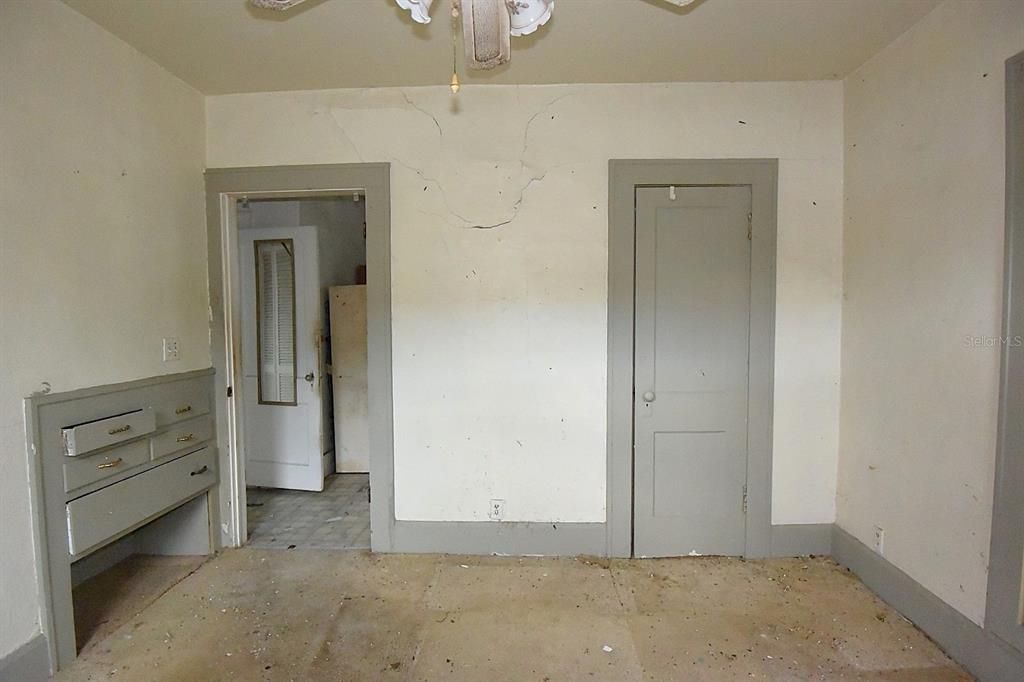 Activo con contrato: $74,900 (2 camas, 1 baños, 816 Pies cuadrados)