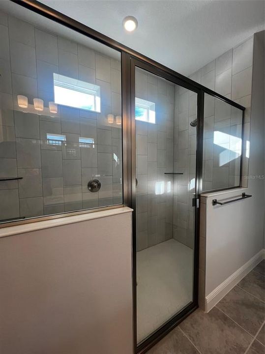 Под контрактом: $545,990 (4 спален, 2 ванн, 2100 Квадратных фут)