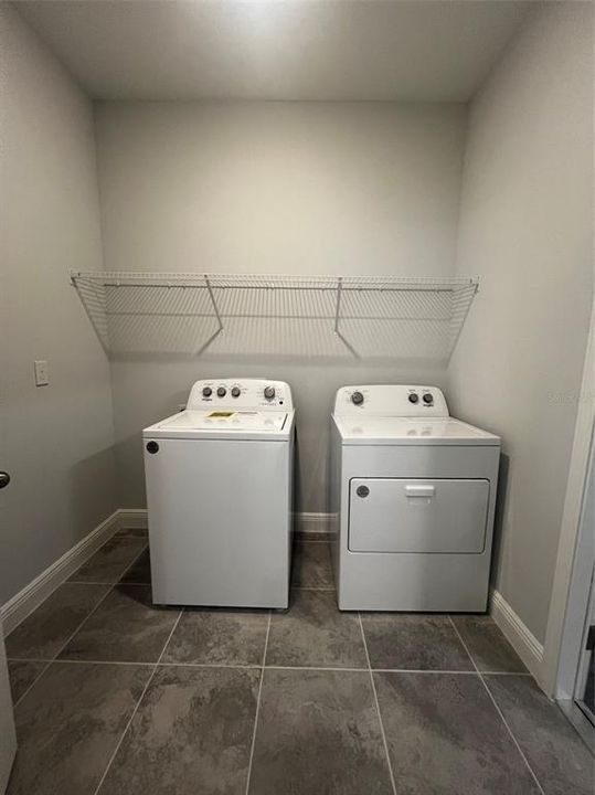 Под контрактом: $545,990 (4 спален, 2 ванн, 2100 Квадратных фут)