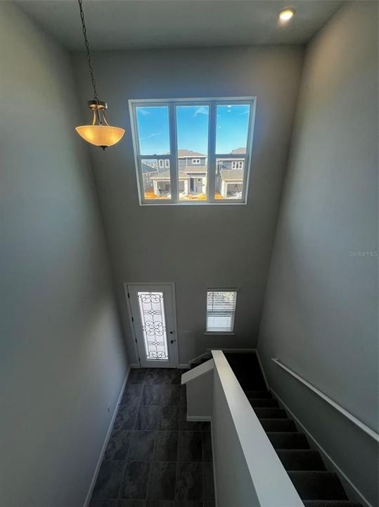 Под контрактом: $545,990 (4 спален, 2 ванн, 2100 Квадратных фут)