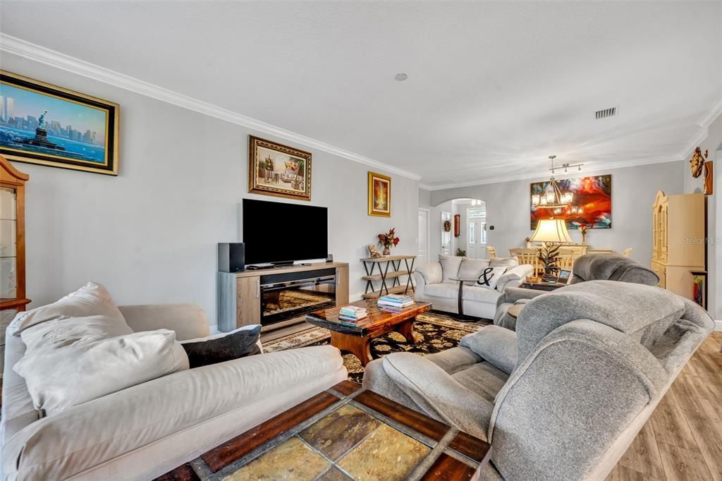 Active With Contract: $485,000 (3 beds, 2 baths, 2001 Square Feet)