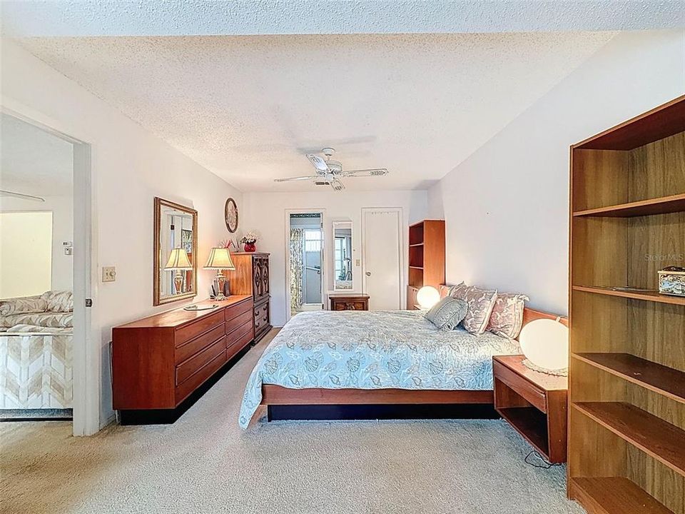 For Sale: $154,888 (2 beds, 2 baths, 1163 Square Feet)