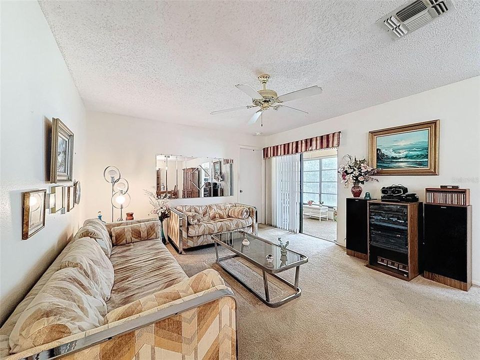 For Sale: $154,888 (2 beds, 2 baths, 1163 Square Feet)