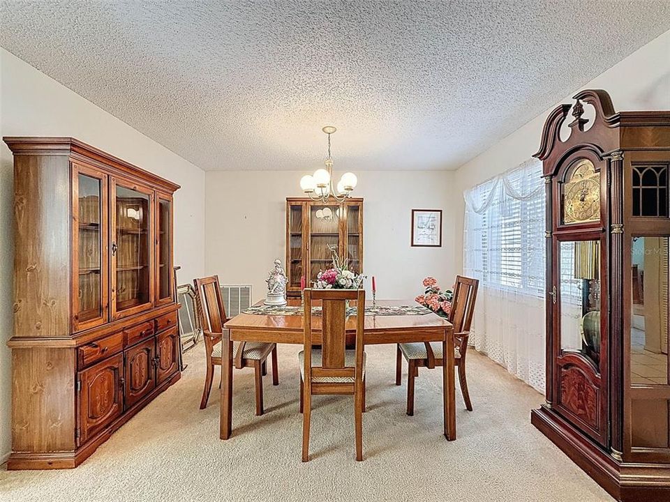 For Sale: $154,888 (2 beds, 2 baths, 1163 Square Feet)