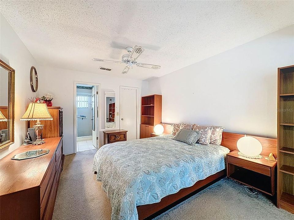 For Sale: $154,888 (2 beds, 2 baths, 1163 Square Feet)