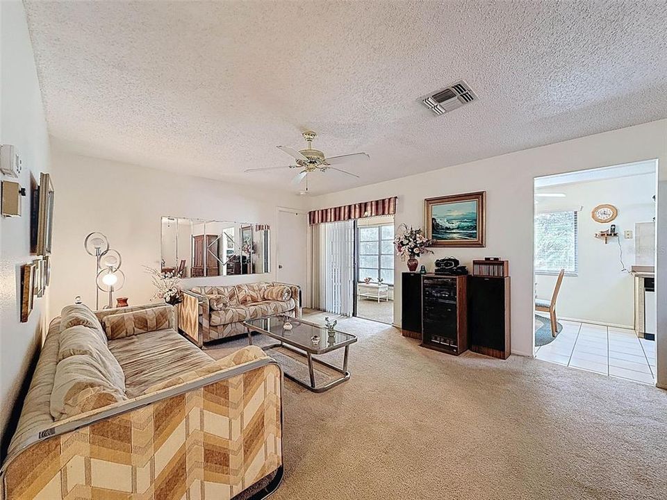 For Sale: $154,888 (2 beds, 2 baths, 1163 Square Feet)