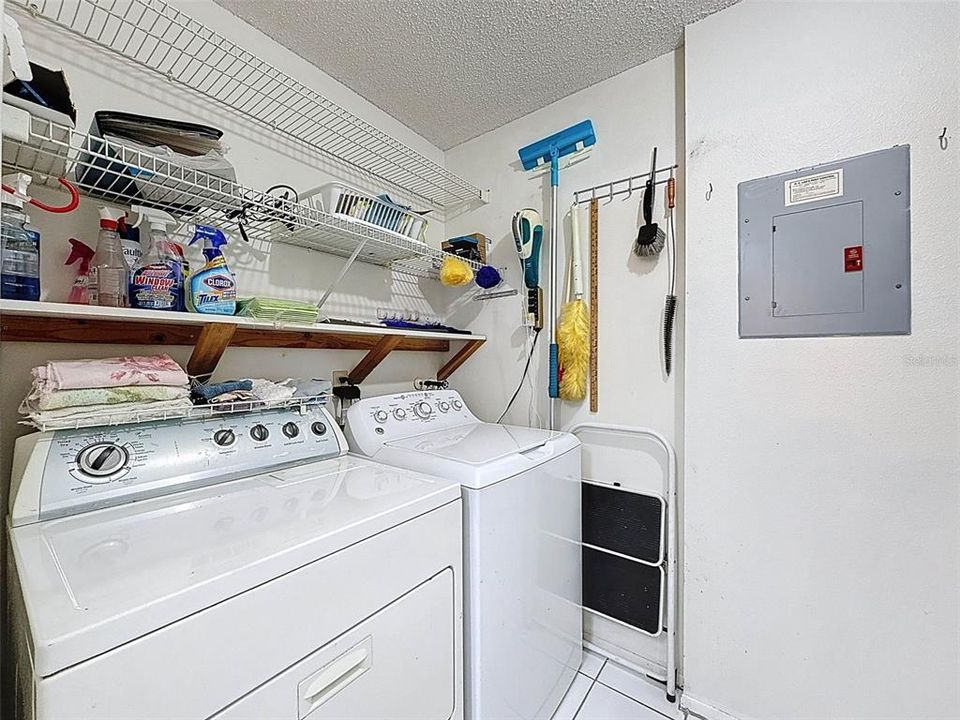 For Sale: $154,888 (2 beds, 2 baths, 1163 Square Feet)