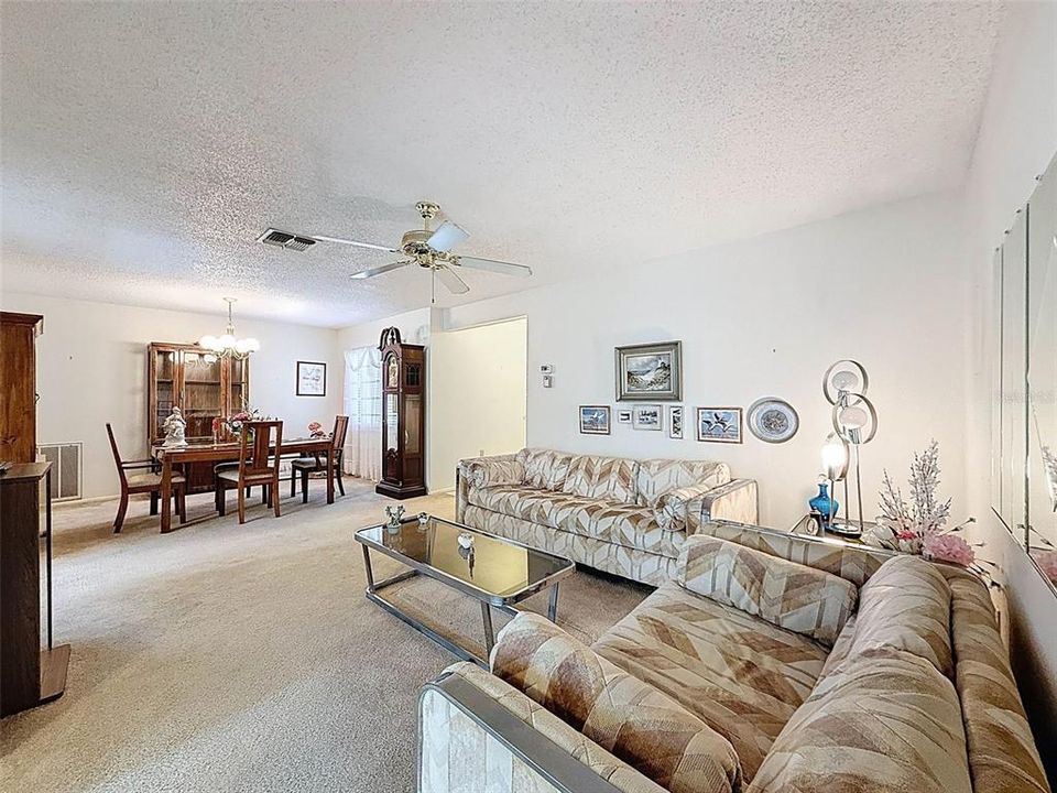 For Sale: $154,888 (2 beds, 2 baths, 1163 Square Feet)