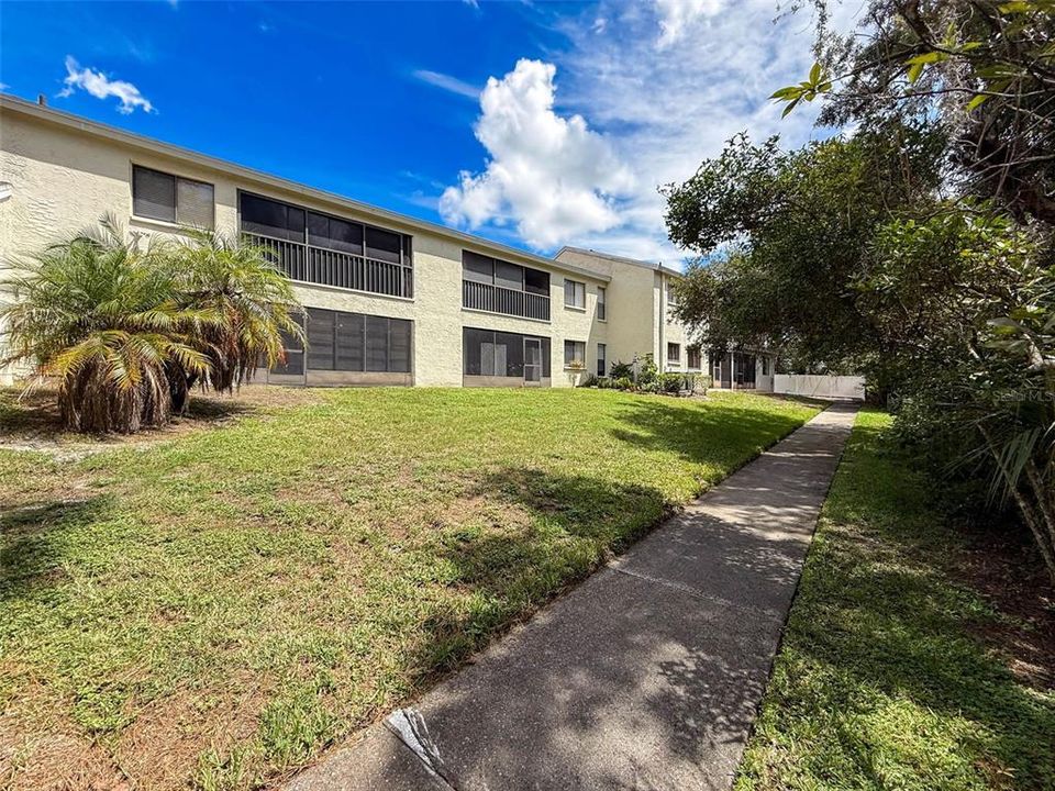 For Sale: $154,888 (2 beds, 2 baths, 1163 Square Feet)