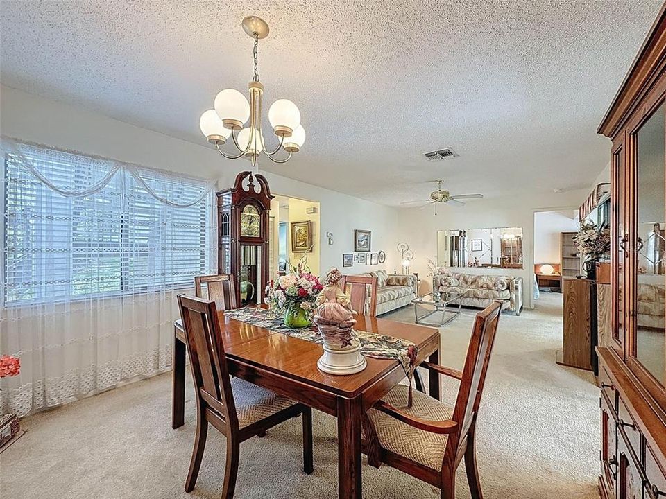 For Sale: $154,888 (2 beds, 2 baths, 1163 Square Feet)