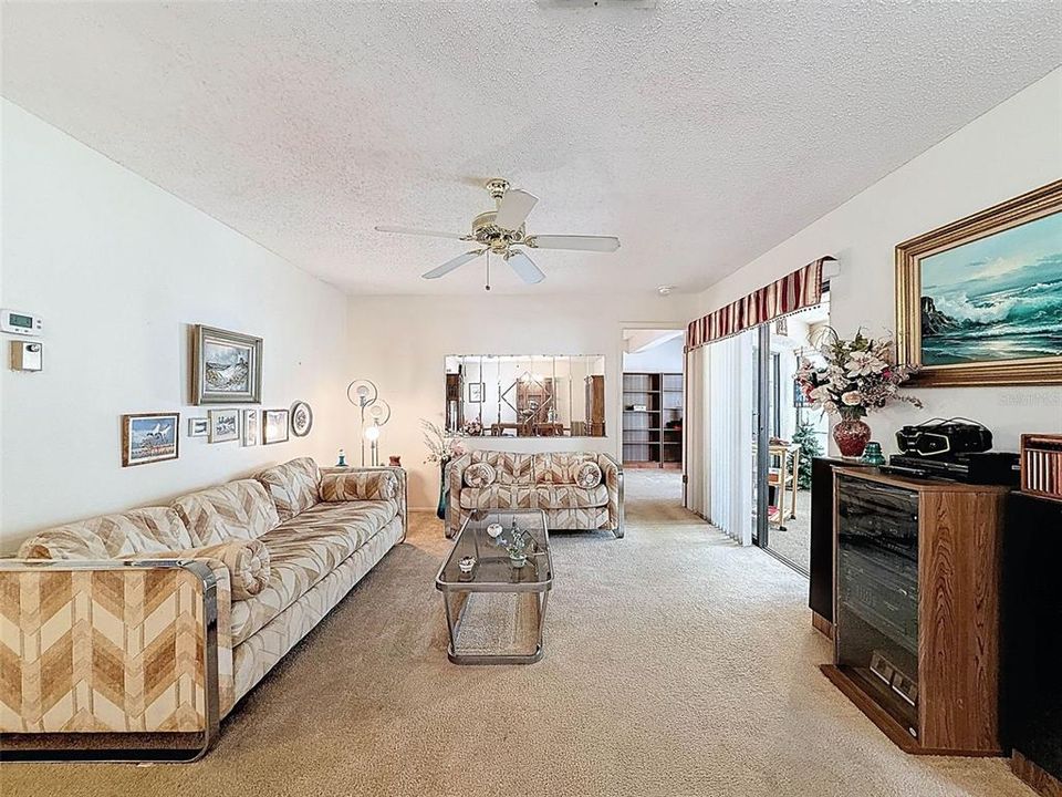 For Sale: $154,888 (2 beds, 2 baths, 1163 Square Feet)