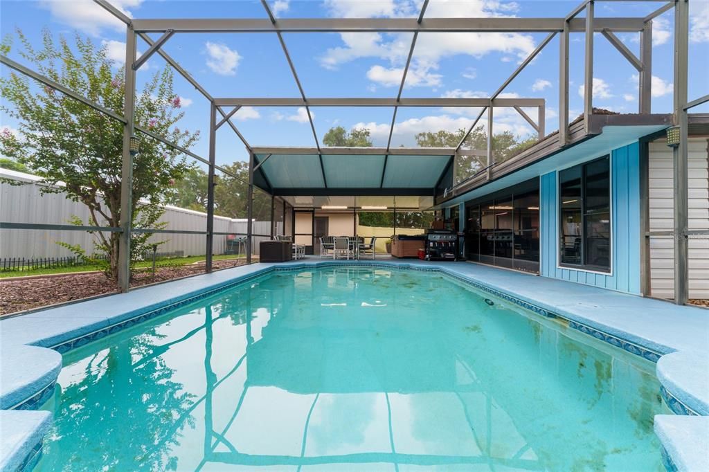 Под контрактом: $285,000 (3 спален, 3 ванн, 1324 Квадратных фут)