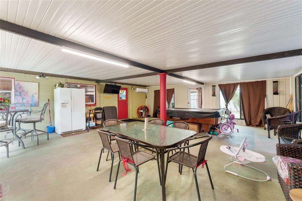 Под контрактом: $285,000 (3 спален, 3 ванн, 1324 Квадратных фут)