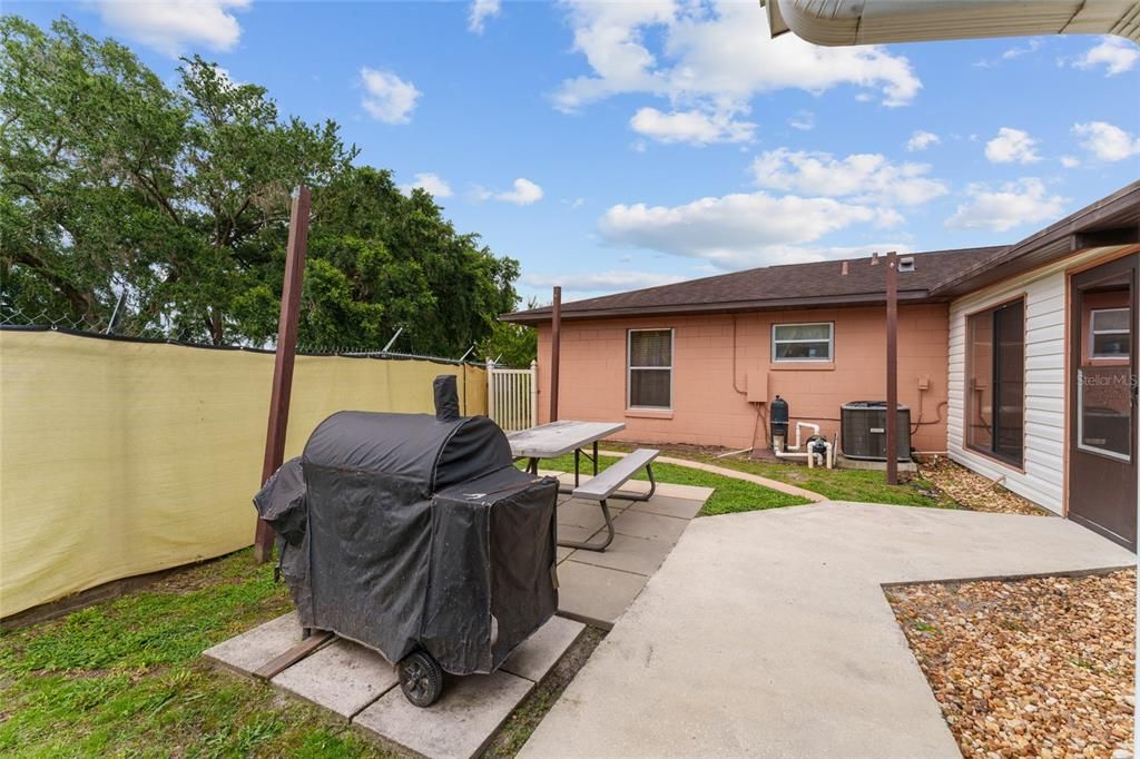 Под контрактом: $285,000 (3 спален, 3 ванн, 1324 Квадратных фут)