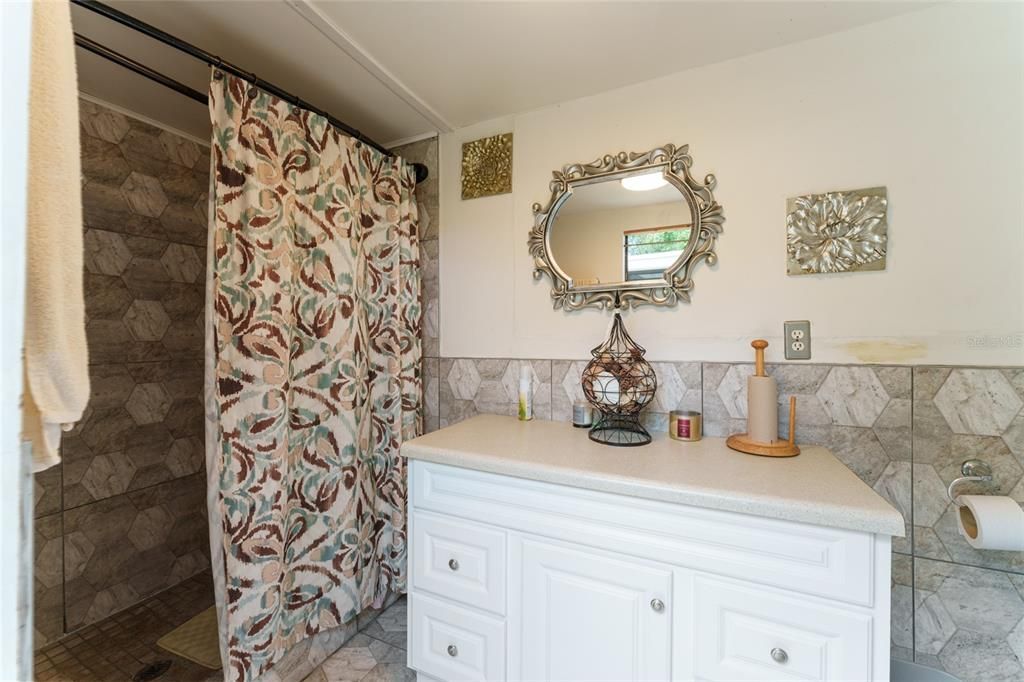 Под контрактом: $285,000 (3 спален, 3 ванн, 1324 Квадратных фут)