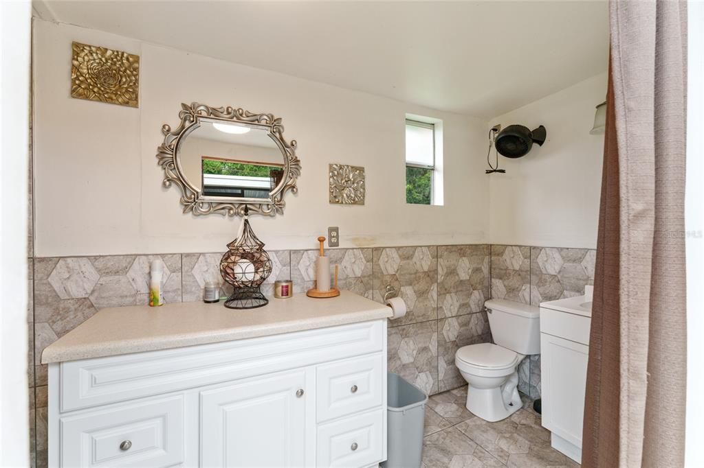 Под контрактом: $285,000 (3 спален, 3 ванн, 1324 Квадратных фут)