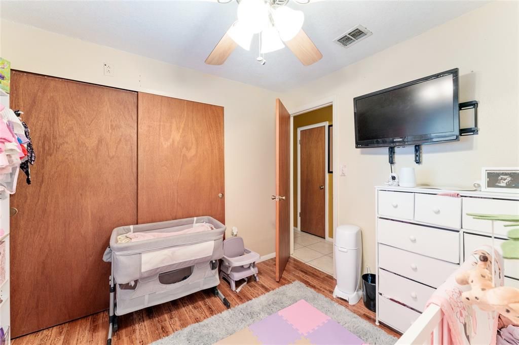 Под контрактом: $285,000 (3 спален, 3 ванн, 1324 Квадратных фут)