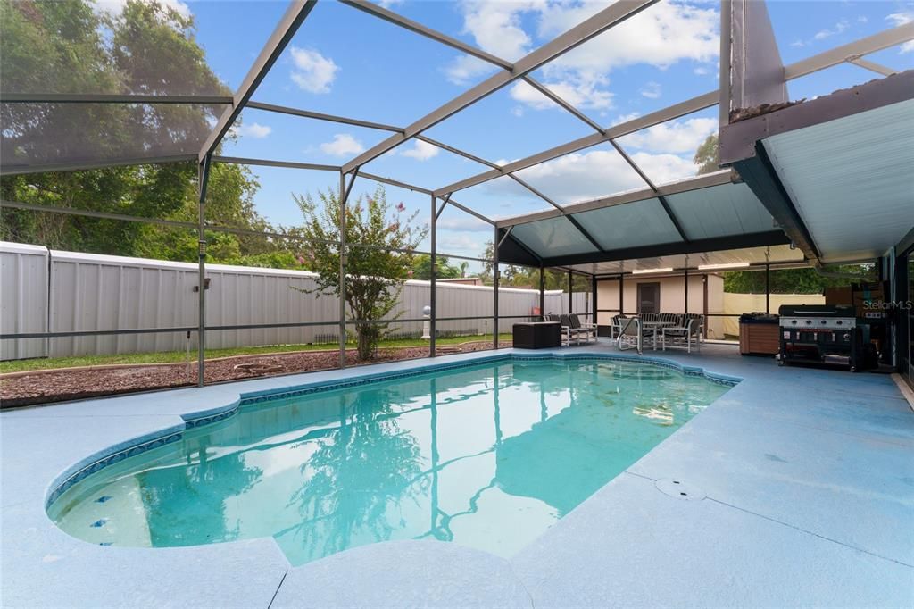 Под контрактом: $285,000 (3 спален, 3 ванн, 1324 Квадратных фут)