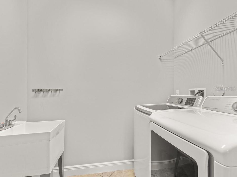 For Sale: $599,900 (4 beds, 3 baths, 2522 Square Feet)