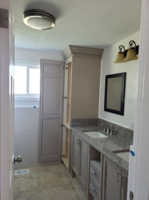 出租: $1,700 (3 贝兹, 2 浴室, 1400 平方英尺)