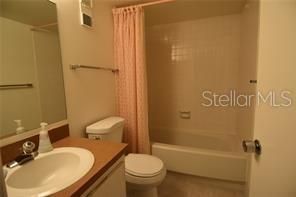 For Rent: $1,300 (2 beds, 2 baths, 897 Square Feet)