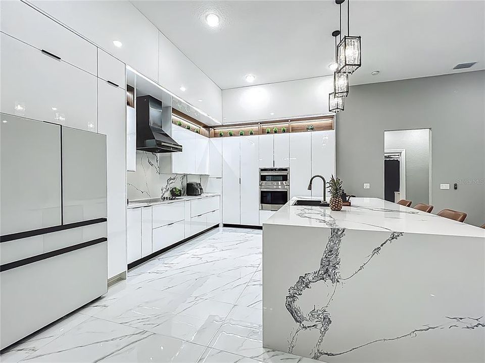 待售: $925,000 (5 贝兹, 3 浴室, 3068 平方英尺)