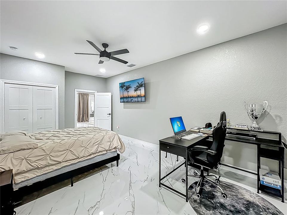 待售: $925,000 (5 贝兹, 3 浴室, 3068 平方英尺)