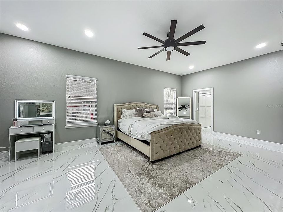 待售: $925,000 (5 贝兹, 3 浴室, 3068 平方英尺)