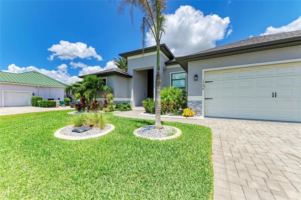 合同活跃: $884,900 (3 贝兹, 2 浴室, 2063 平方英尺)