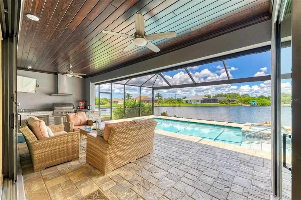 合同活跃: $884,900 (3 贝兹, 2 浴室, 2063 平方英尺)