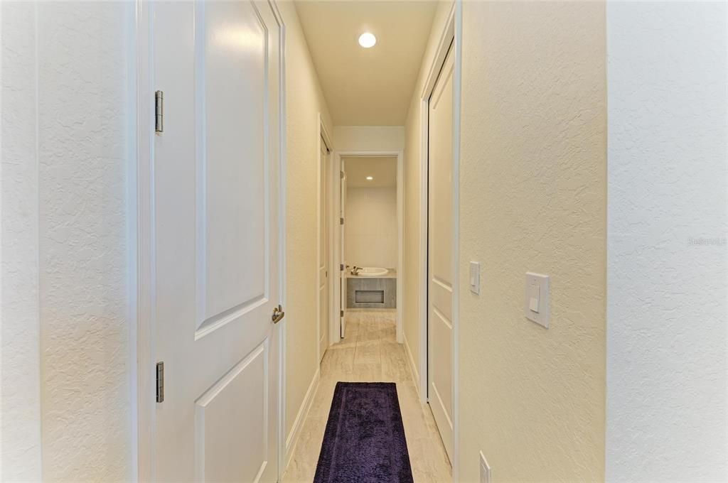 合同活跃: $884,900 (3 贝兹, 2 浴室, 2063 平方英尺)