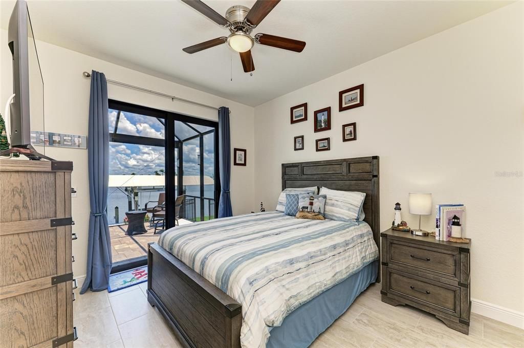 合同活跃: $884,900 (3 贝兹, 2 浴室, 2063 平方英尺)