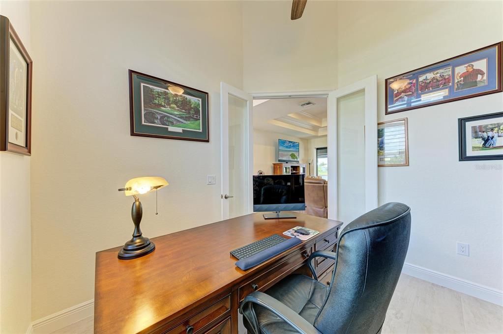 合同活跃: $884,900 (3 贝兹, 2 浴室, 2063 平方英尺)