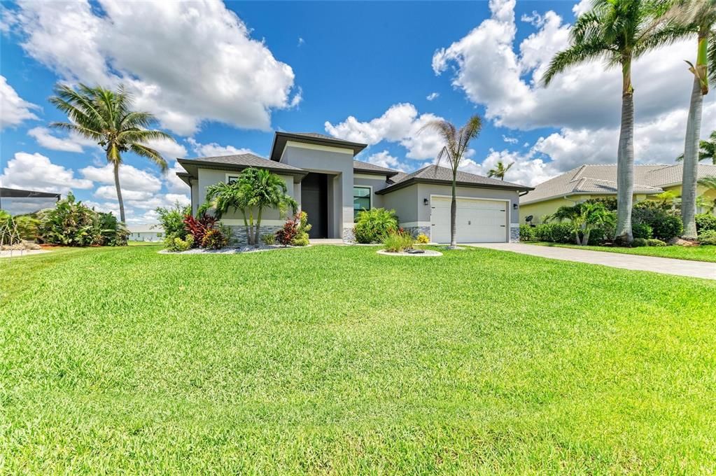 合同活跃: $884,900 (3 贝兹, 2 浴室, 2063 平方英尺)