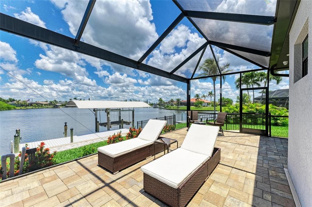 合同活跃: $884,900 (3 贝兹, 2 浴室, 2063 平方英尺)