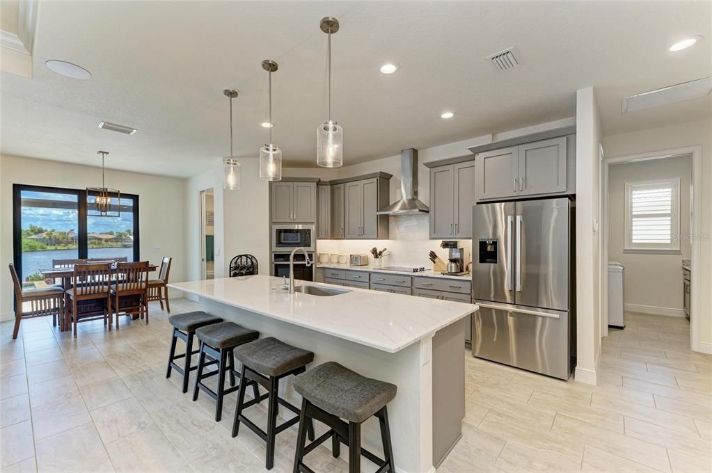 合同活跃: $884,900 (3 贝兹, 2 浴室, 2063 平方英尺)