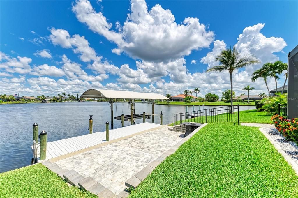 合同活跃: $884,900 (3 贝兹, 2 浴室, 2063 平方英尺)