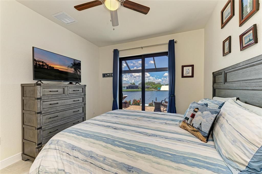 合同活跃: $884,900 (3 贝兹, 2 浴室, 2063 平方英尺)