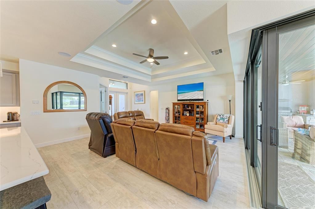 合同活跃: $884,900 (3 贝兹, 2 浴室, 2063 平方英尺)