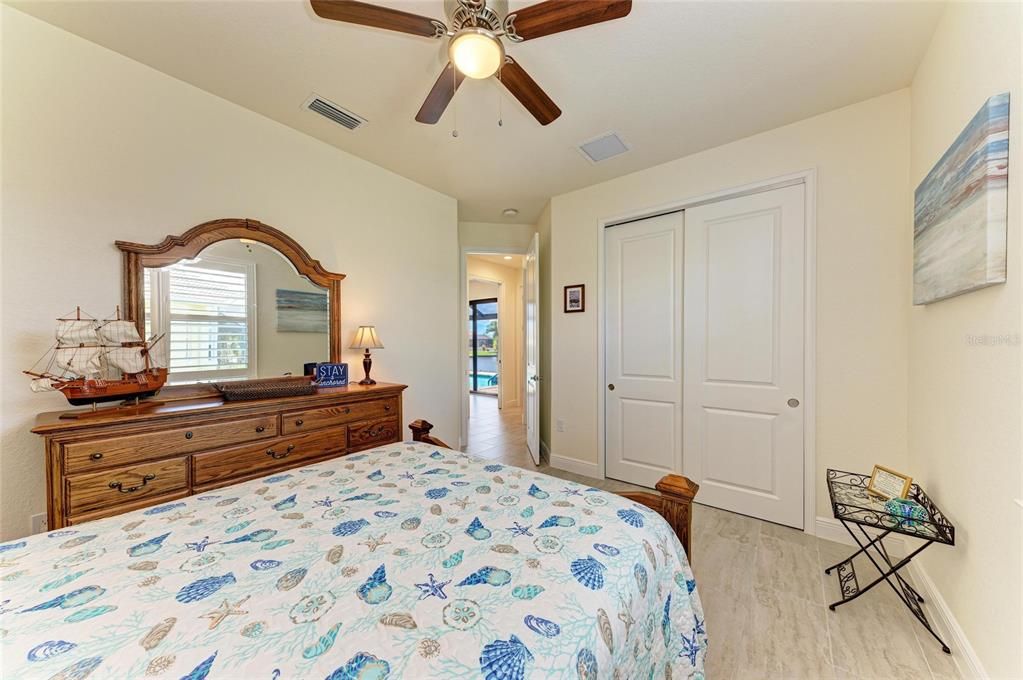 合同活跃: $884,900 (3 贝兹, 2 浴室, 2063 平方英尺)