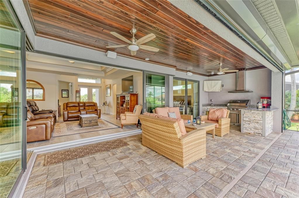 合同活跃: $884,900 (3 贝兹, 2 浴室, 2063 平方英尺)