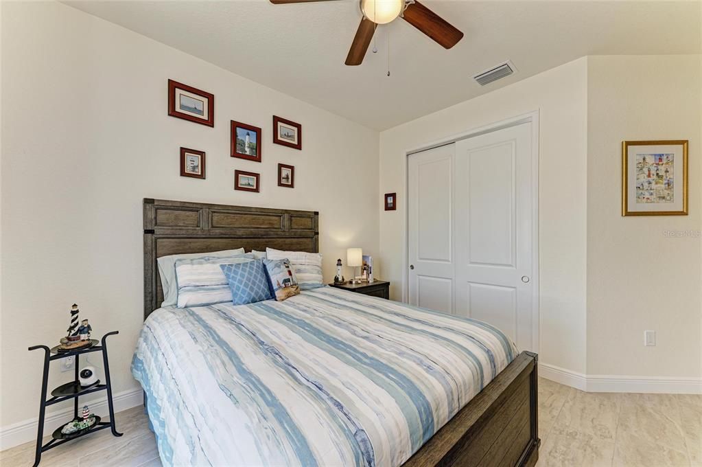 合同活跃: $884,900 (3 贝兹, 2 浴室, 2063 平方英尺)