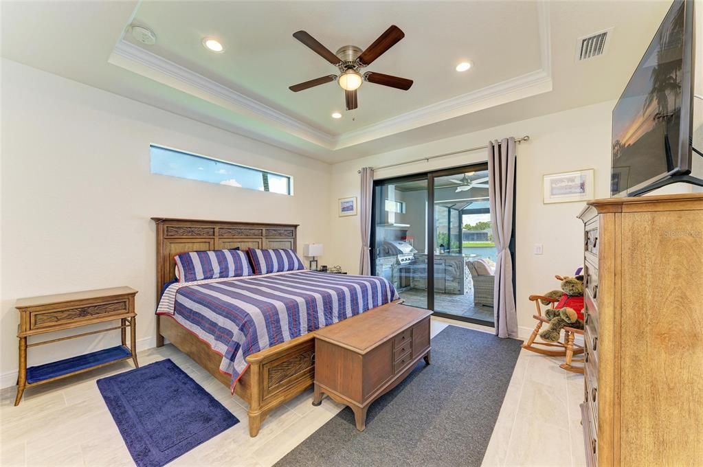 合同活跃: $884,900 (3 贝兹, 2 浴室, 2063 平方英尺)